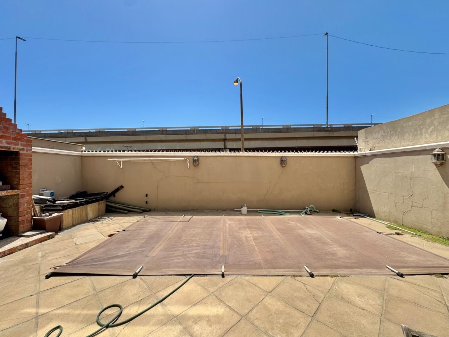 4 Bedroom Property for Sale in Zonnebloem Western Cape